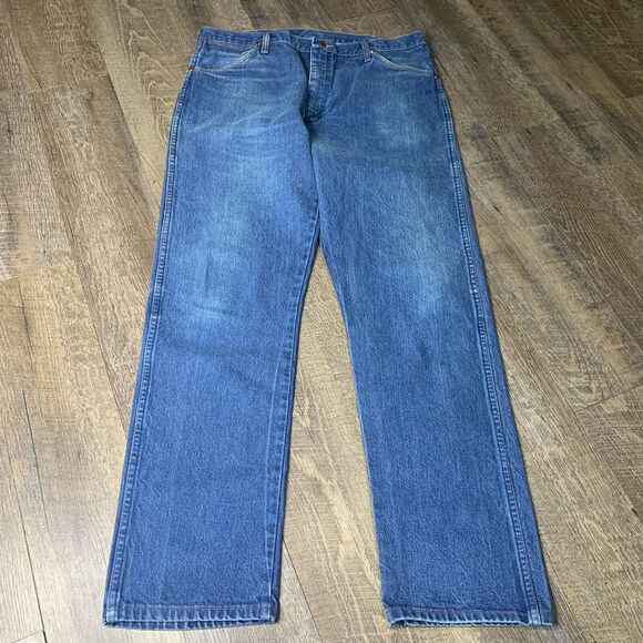 Wrangler Mens Jeans 38X32‎ Blue Stonewashed Denim Straight Leg 13MWZ Made in USA